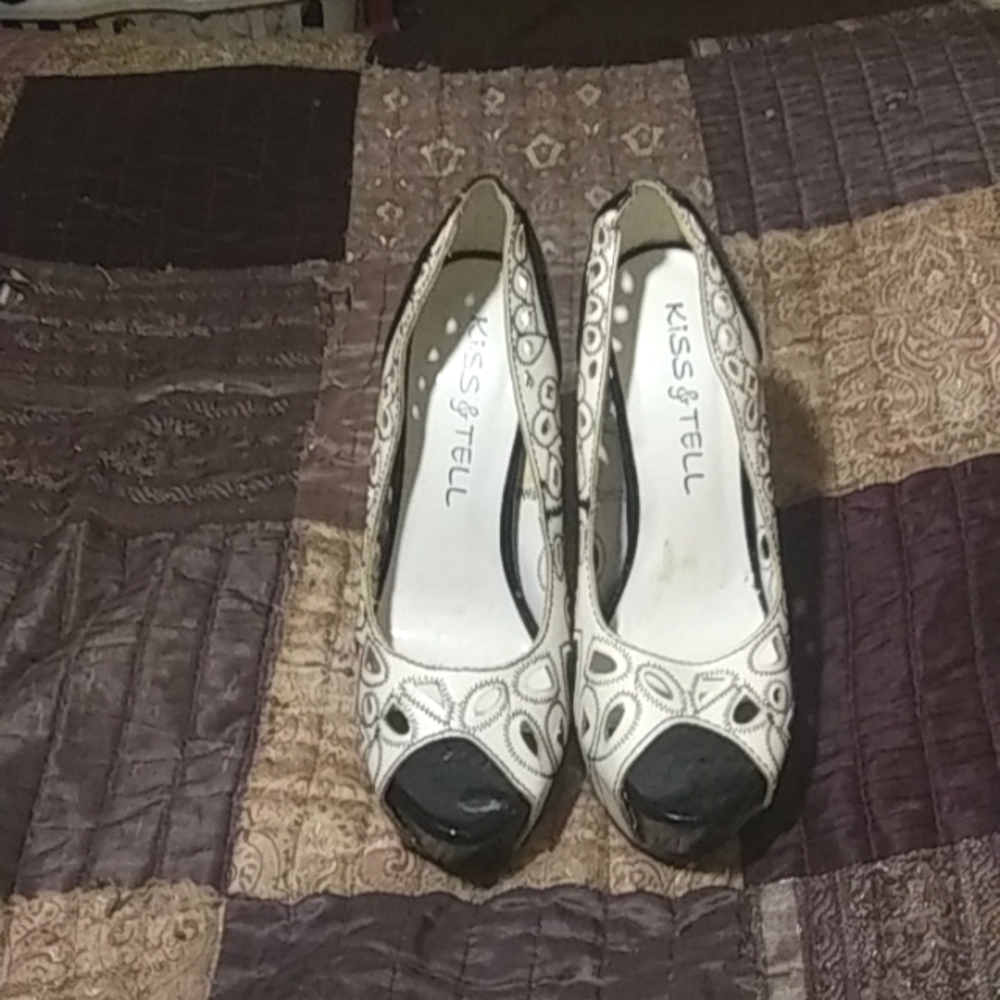 Kiss & Tell 4+ inch heel brand new never worn Black & White